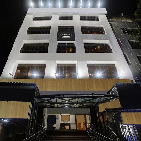 Townhouse Eluru Hotel Ngoại thất bức ảnh