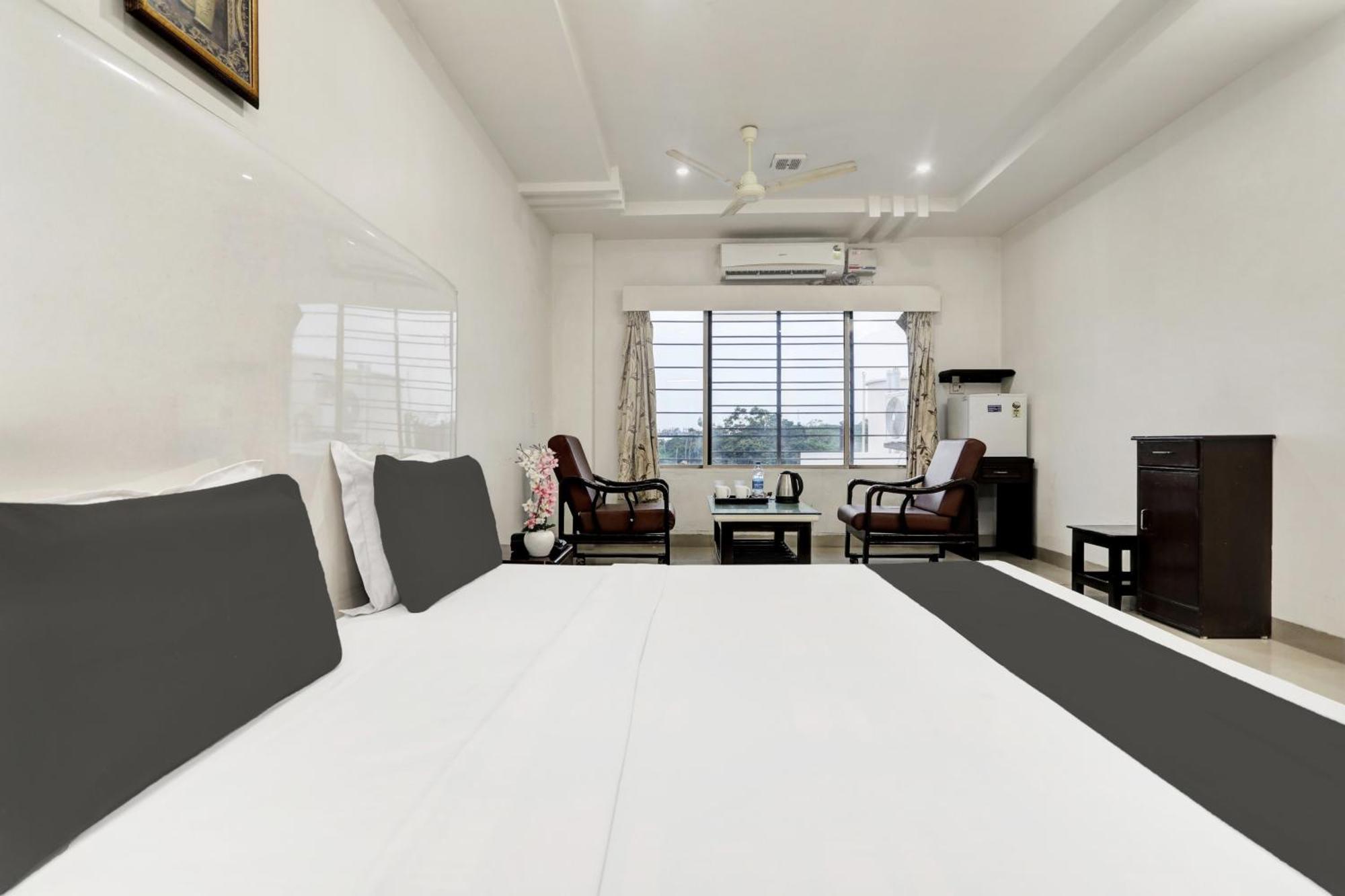 Townhouse Eluru Hotel Ngoại thất bức ảnh