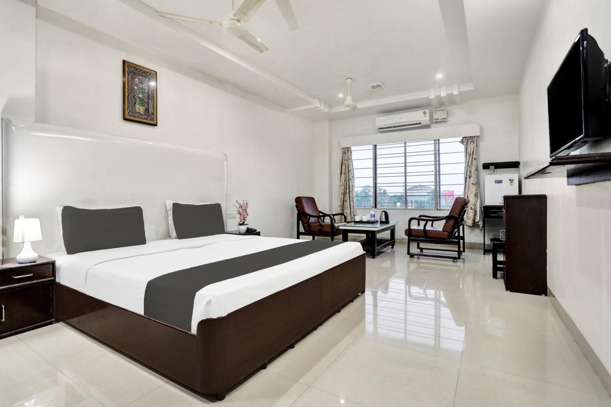 Townhouse Eluru Hotel Ngoại thất bức ảnh