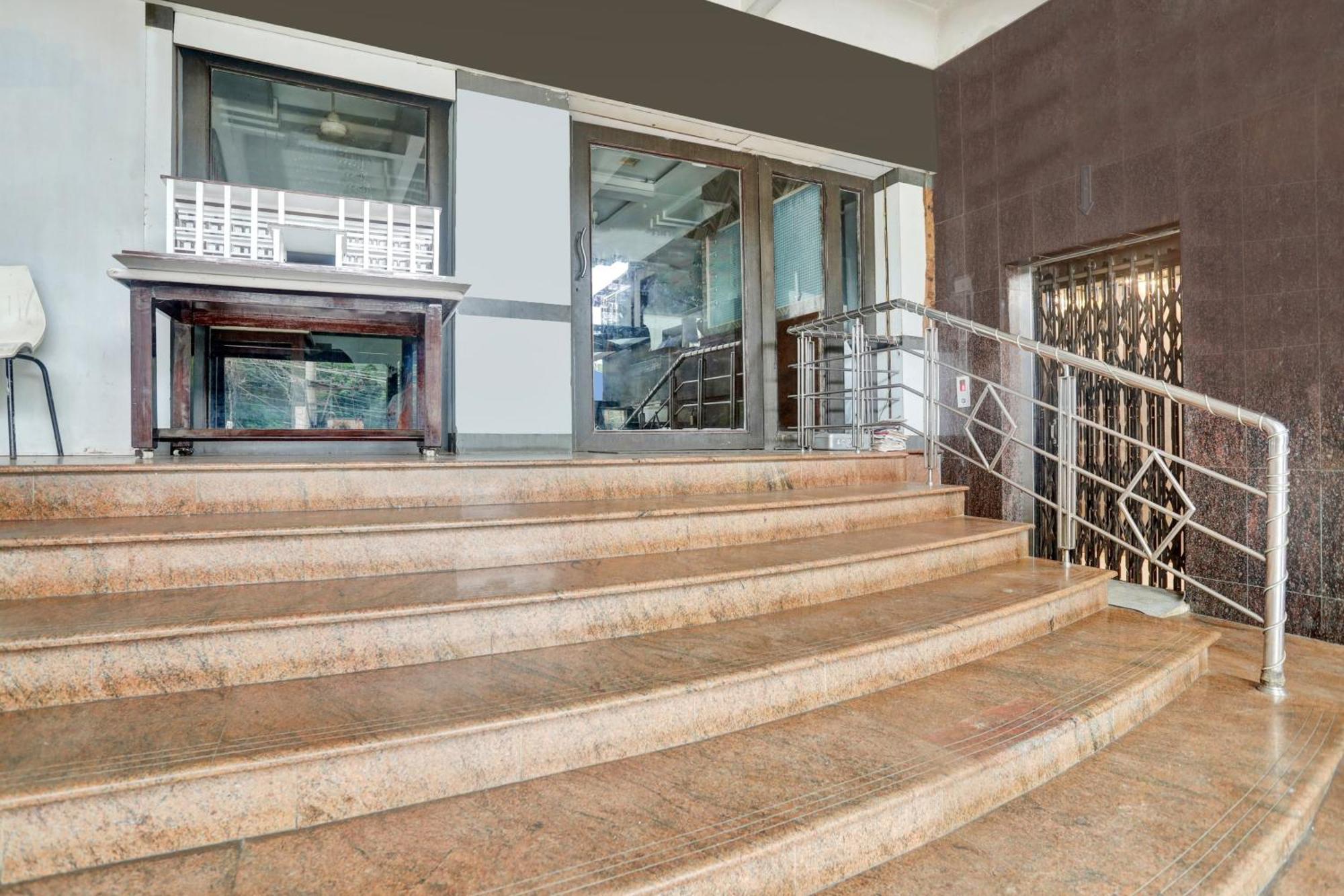 Townhouse Eluru Hotel Ngoại thất bức ảnh