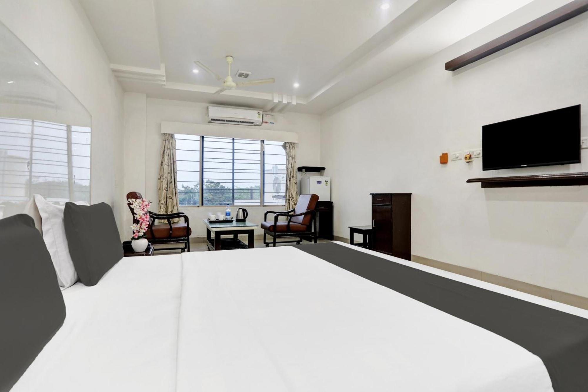 Townhouse Eluru Hotel Ngoại thất bức ảnh