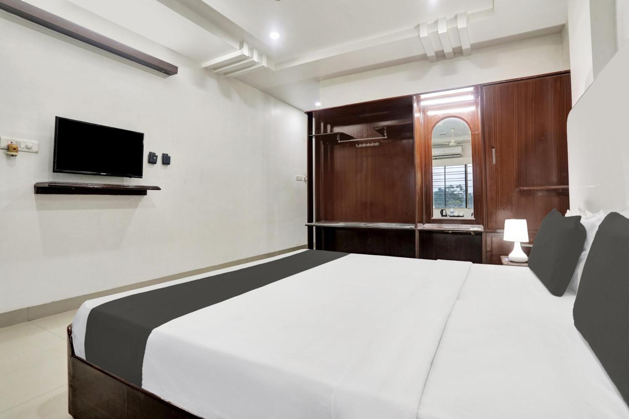 Townhouse Eluru Hotel Ngoại thất bức ảnh