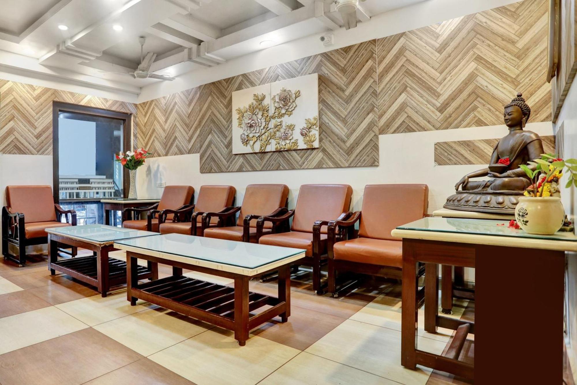 Townhouse Eluru Hotel Ngoại thất bức ảnh