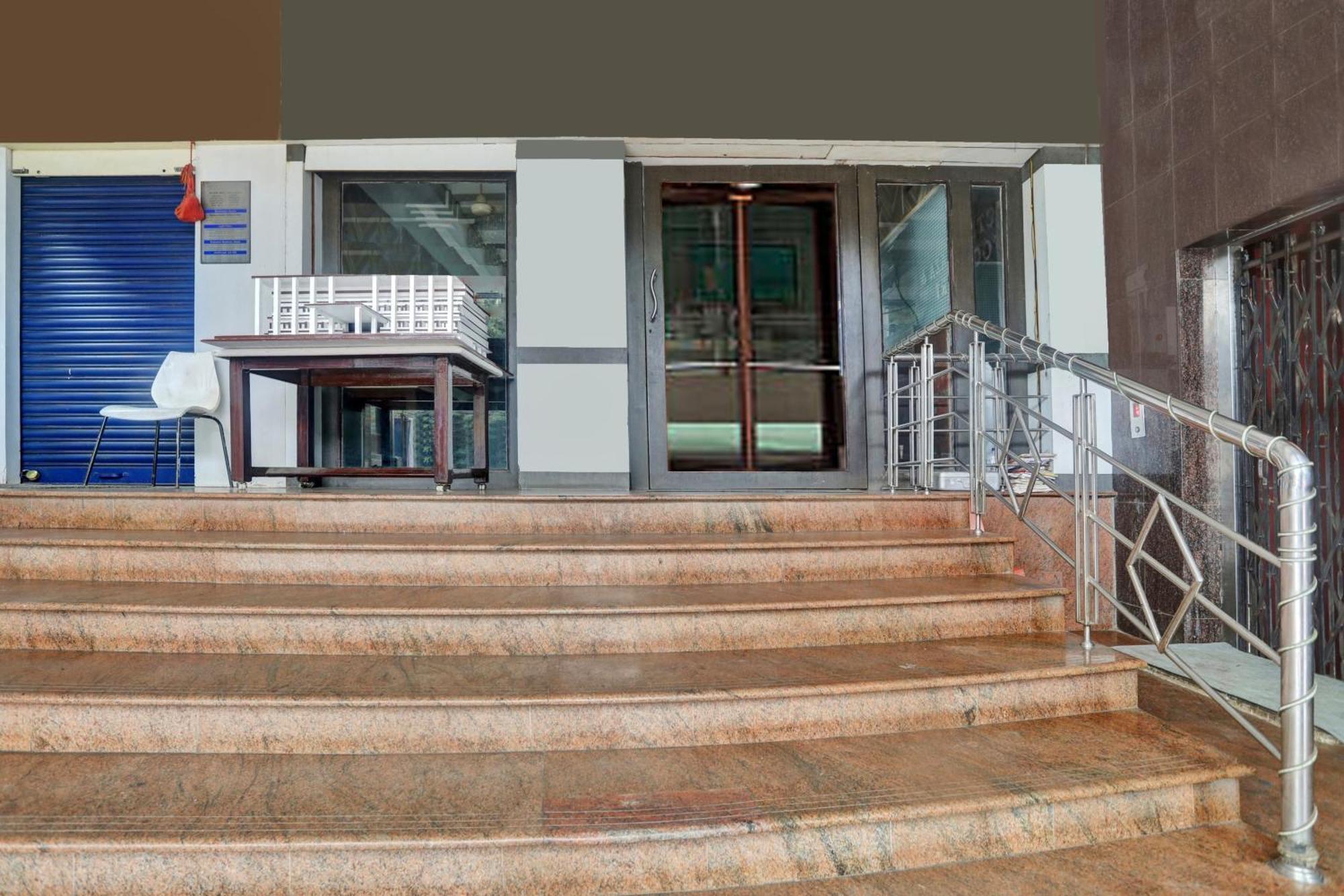 Townhouse Eluru Hotel Ngoại thất bức ảnh