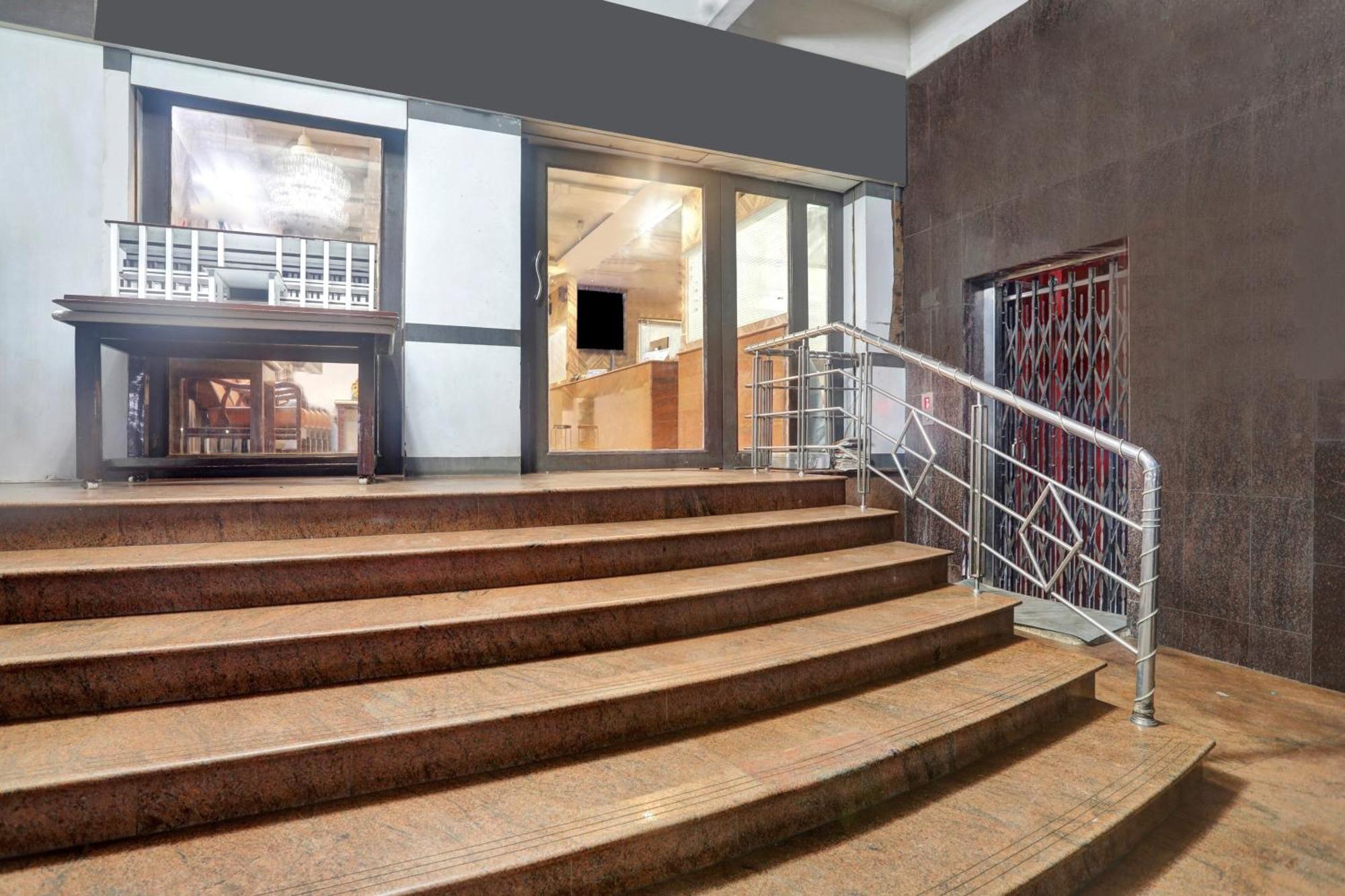 Townhouse Eluru Hotel Ngoại thất bức ảnh