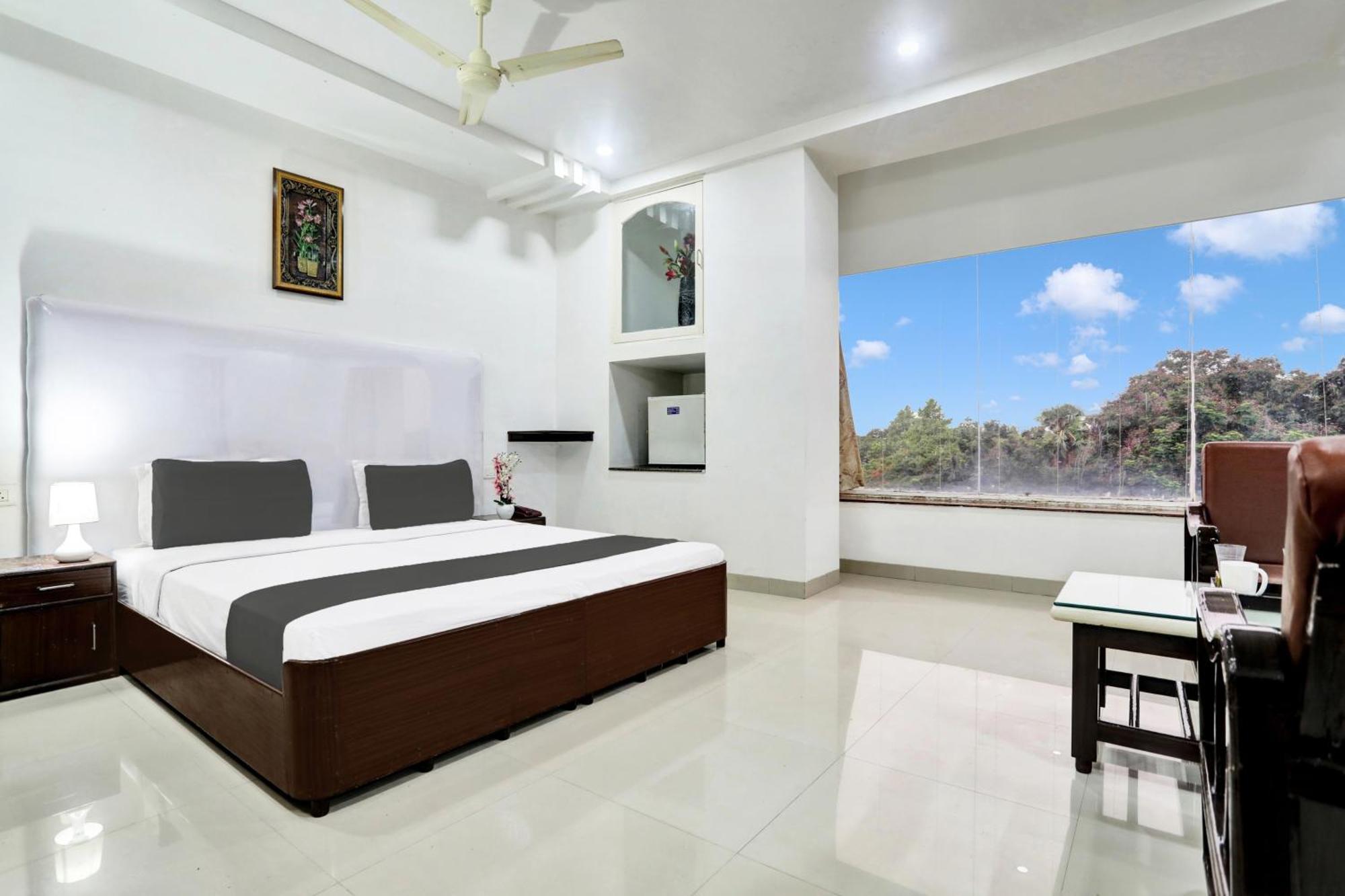 Townhouse Eluru Hotel Ngoại thất bức ảnh