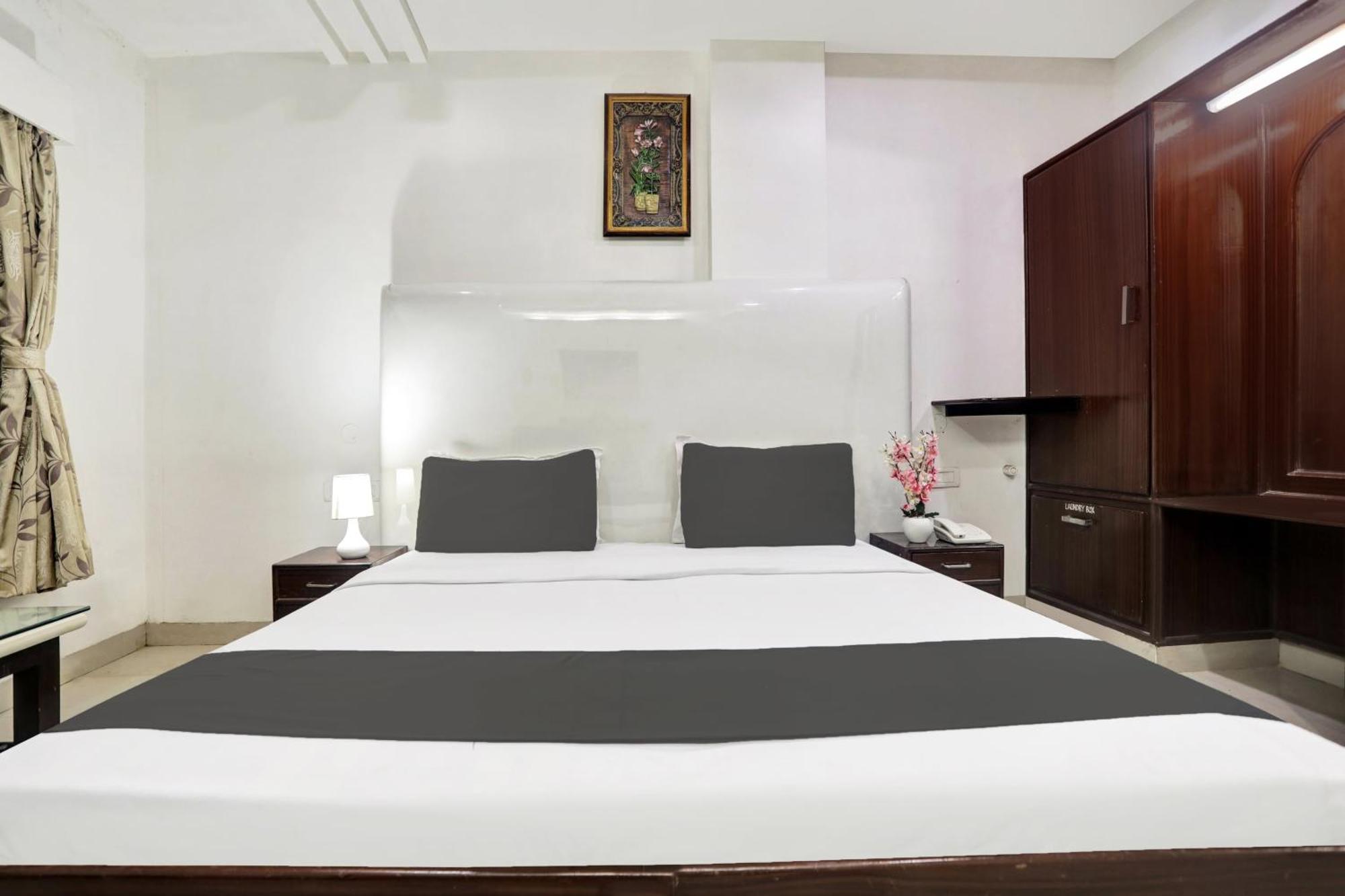 Townhouse Eluru Hotel Ngoại thất bức ảnh