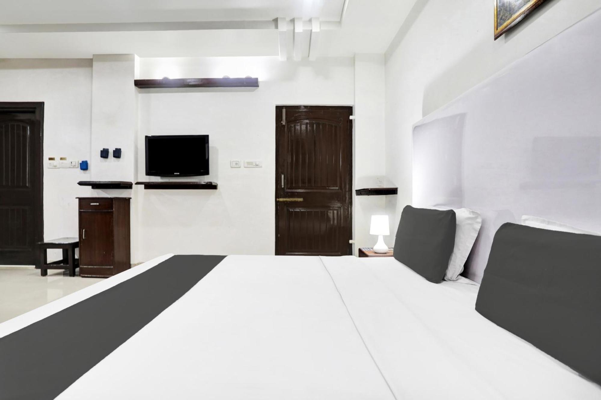 Townhouse Eluru Hotel Ngoại thất bức ảnh