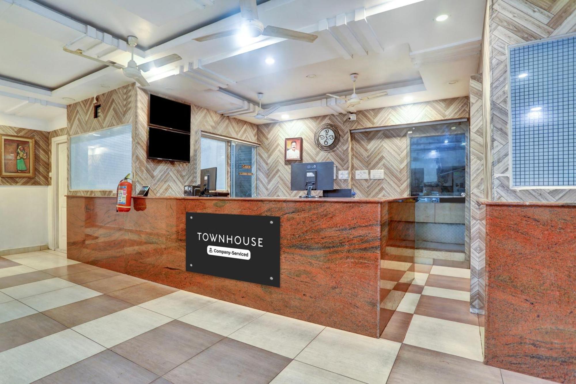 Townhouse Eluru Hotel Ngoại thất bức ảnh